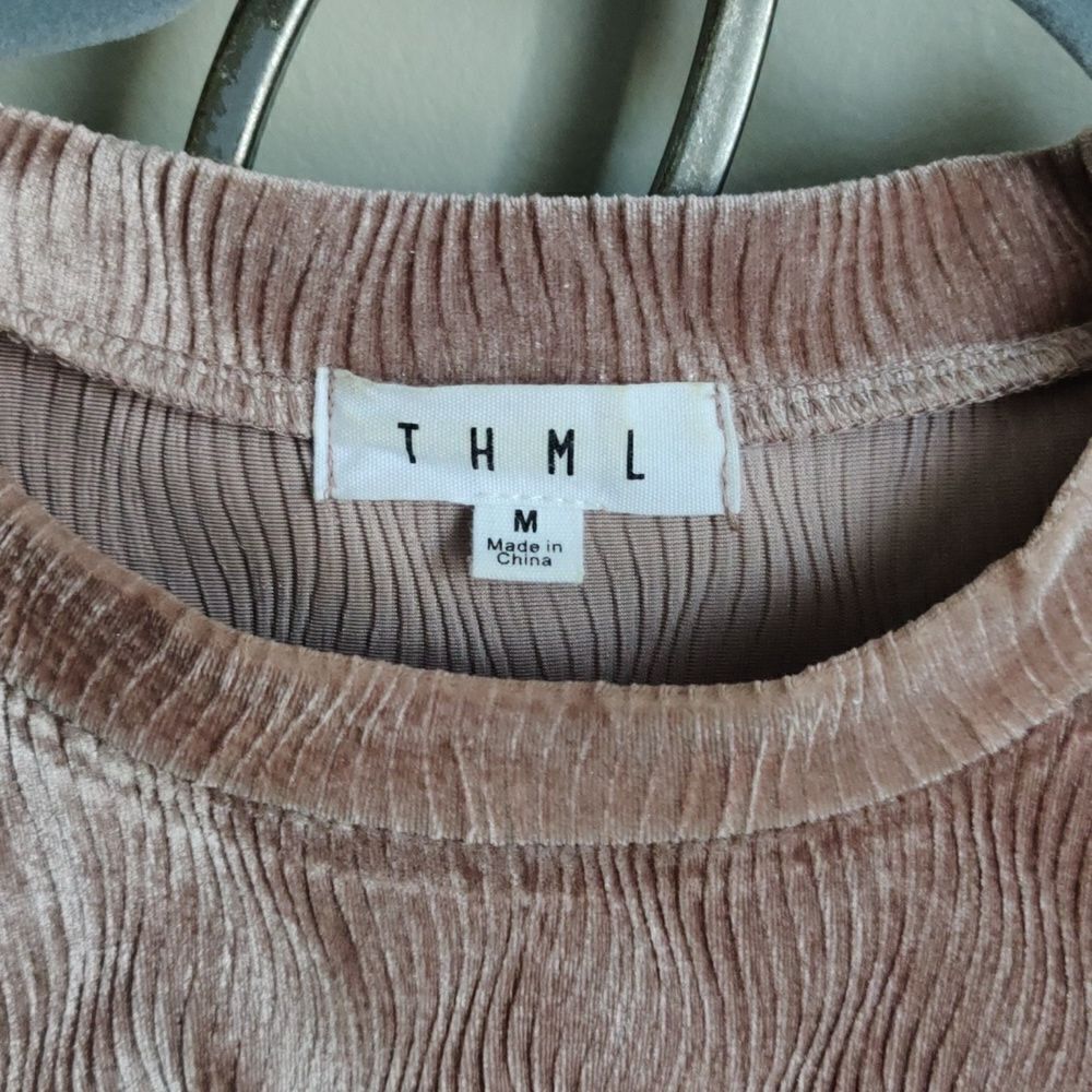 THML velour puff shoulder top - Picture 2 of 6